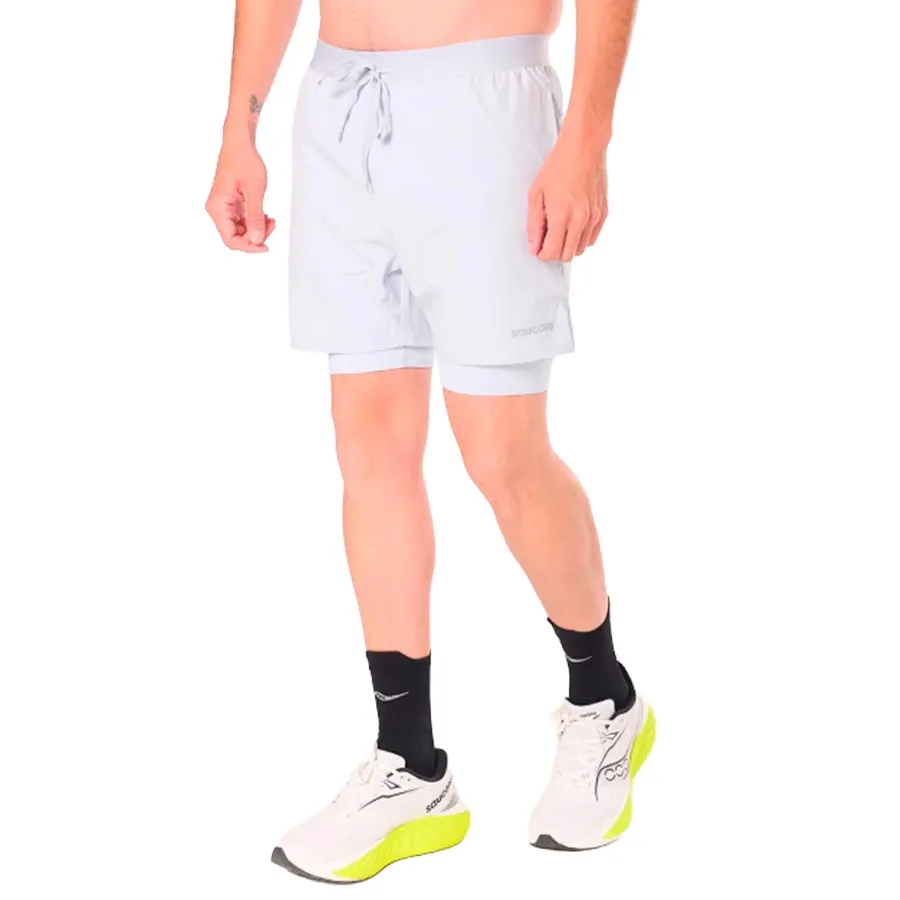 Imagen 1 de 7 de Short Saucony Outpace 2in1-GRIS