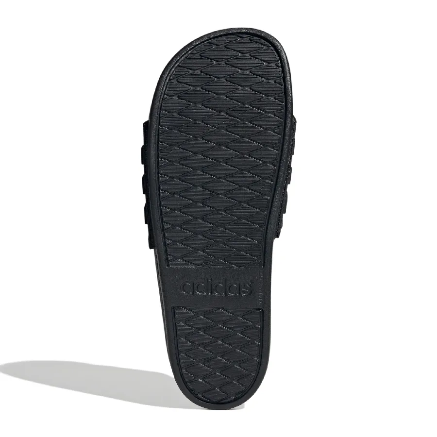 Imagen 4 de 7 de Ojotas adidas Adilette Comfort Mercedes-NEGRO