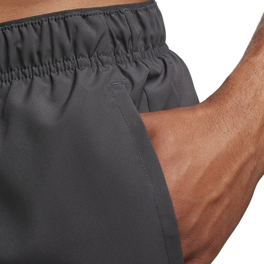 Imagen 3 de 6 de Short Nike Dri-FIT Challenger Studio '72-GRAFITO