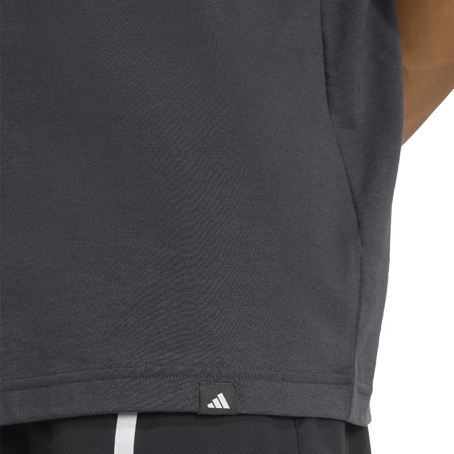 Imagen 4 de 5 de Remera adidas Power estampada Gfx Tee Glob Q3-GRAFITO
