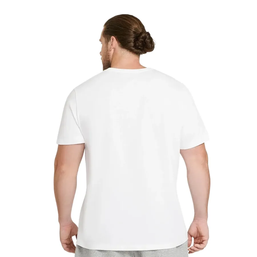 Imagen 1 de 3 de Remera Nike Sportswear Club-BLANCO