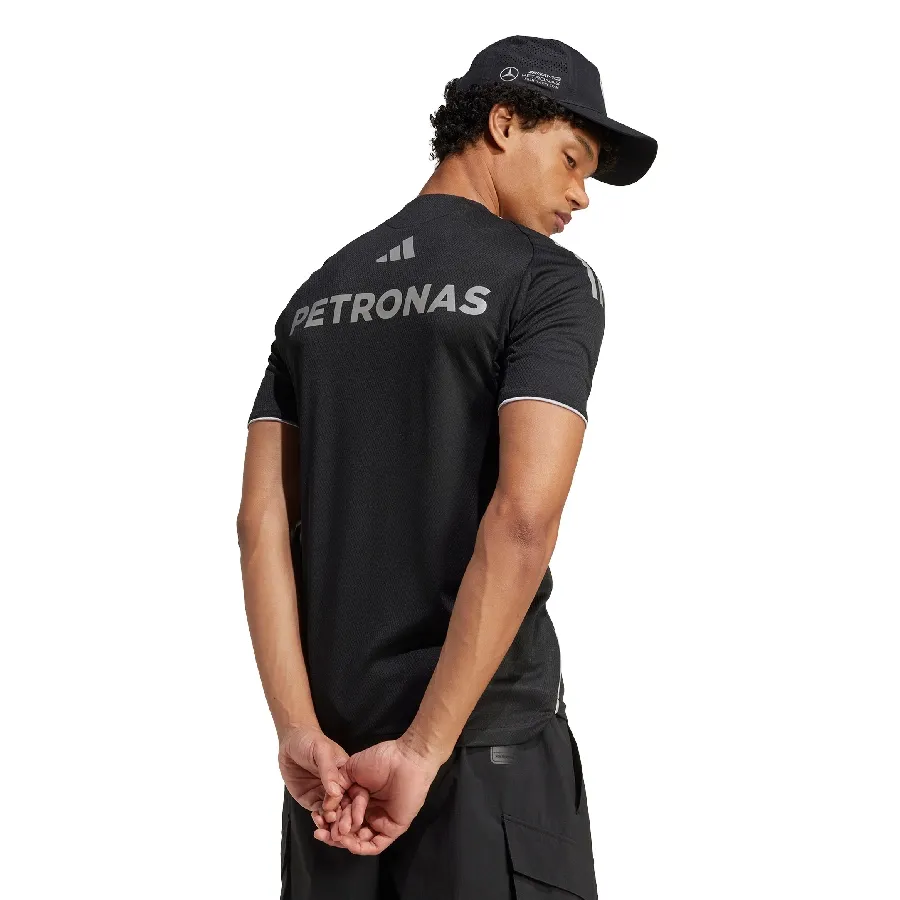 Imagen 1 de 5 de Camiseta adidas de Mecánico Mercedes - AMG Petronas F1 Team-NEGRO