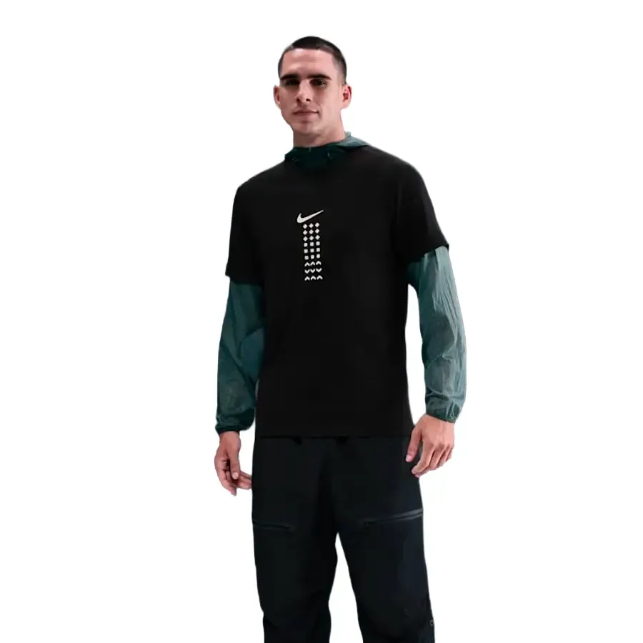 Imagen 0 de 4 de Remera Nike Sportswear-NEGRO