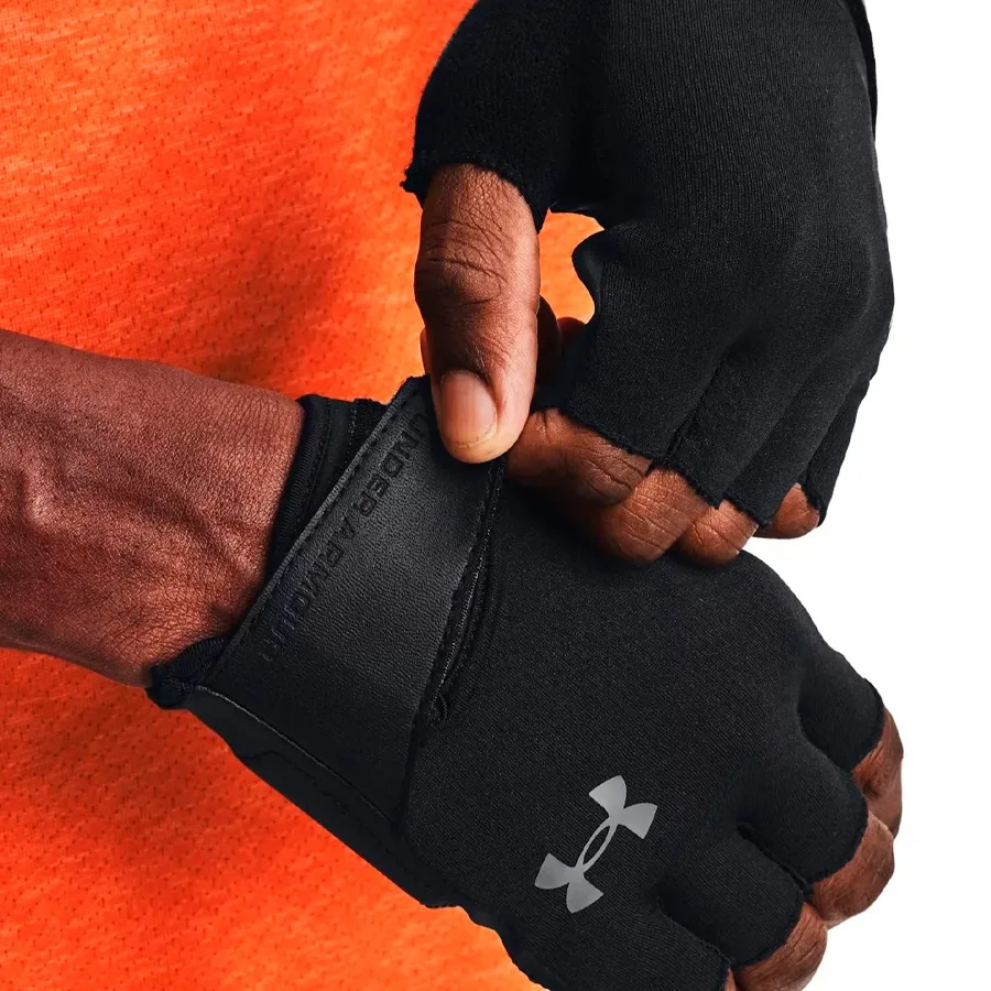 Imagen 2 de 4 de Guantes Under Armour De Entrenamiento-NEGRO