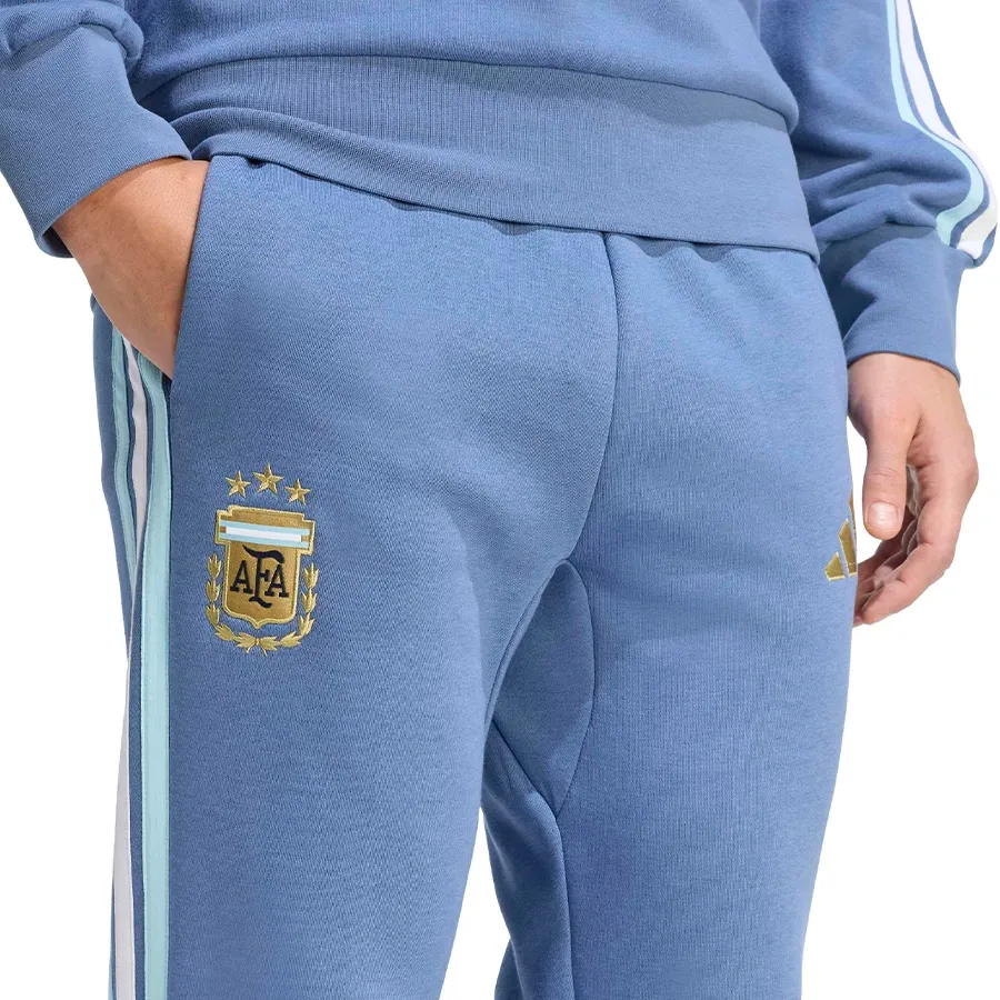 Imagen 3 de 5 de Pantalón adidas Adn 26AFA-CELESTE/BLANCO