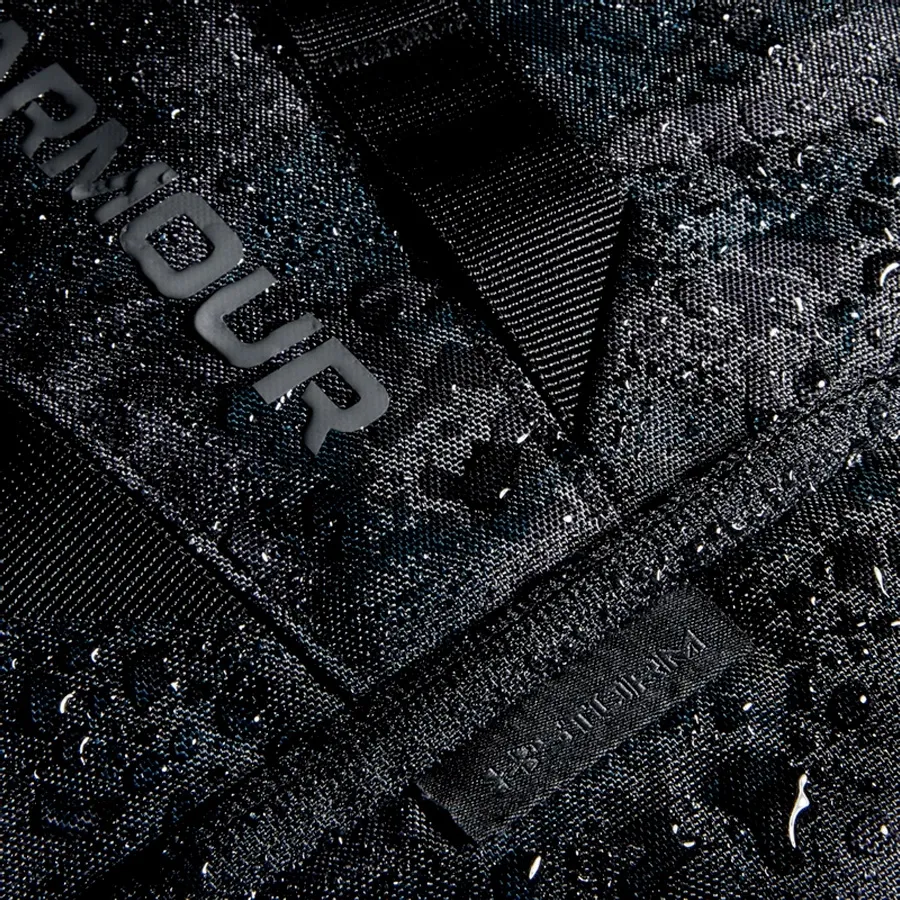 Imagen 4 de 6 de Mochila Under Armour Hustle 5.0-NEGRO/GRIS