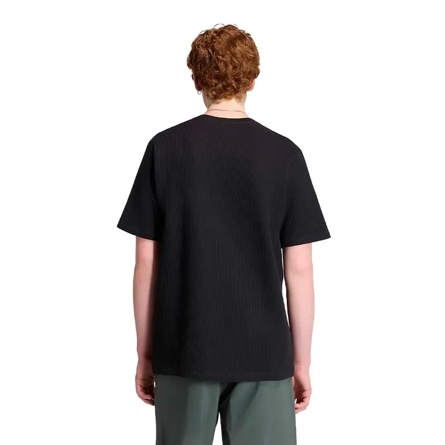 Imagen 1 de 5 de Remera adidas originals Essentials Waffle-NEGRO