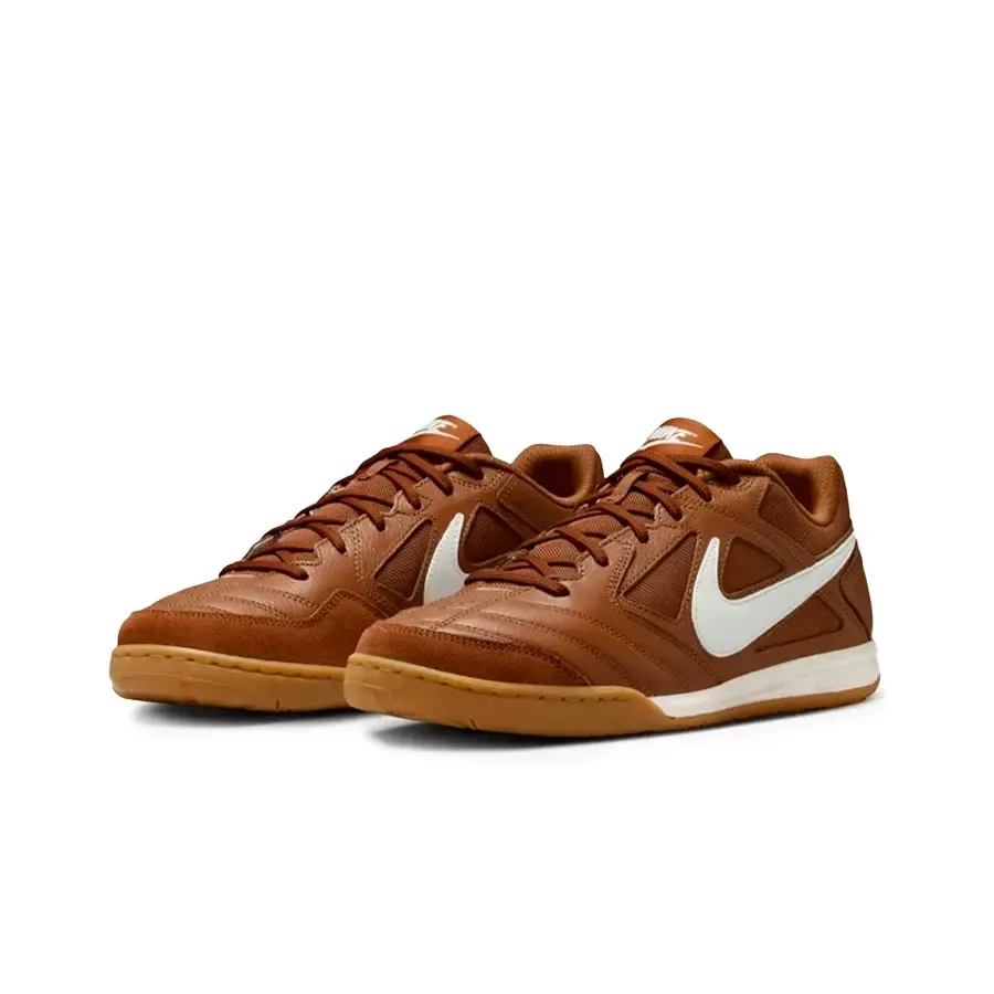Imagen 1 de 8 de Botines Nike Gato In-CAMEL
