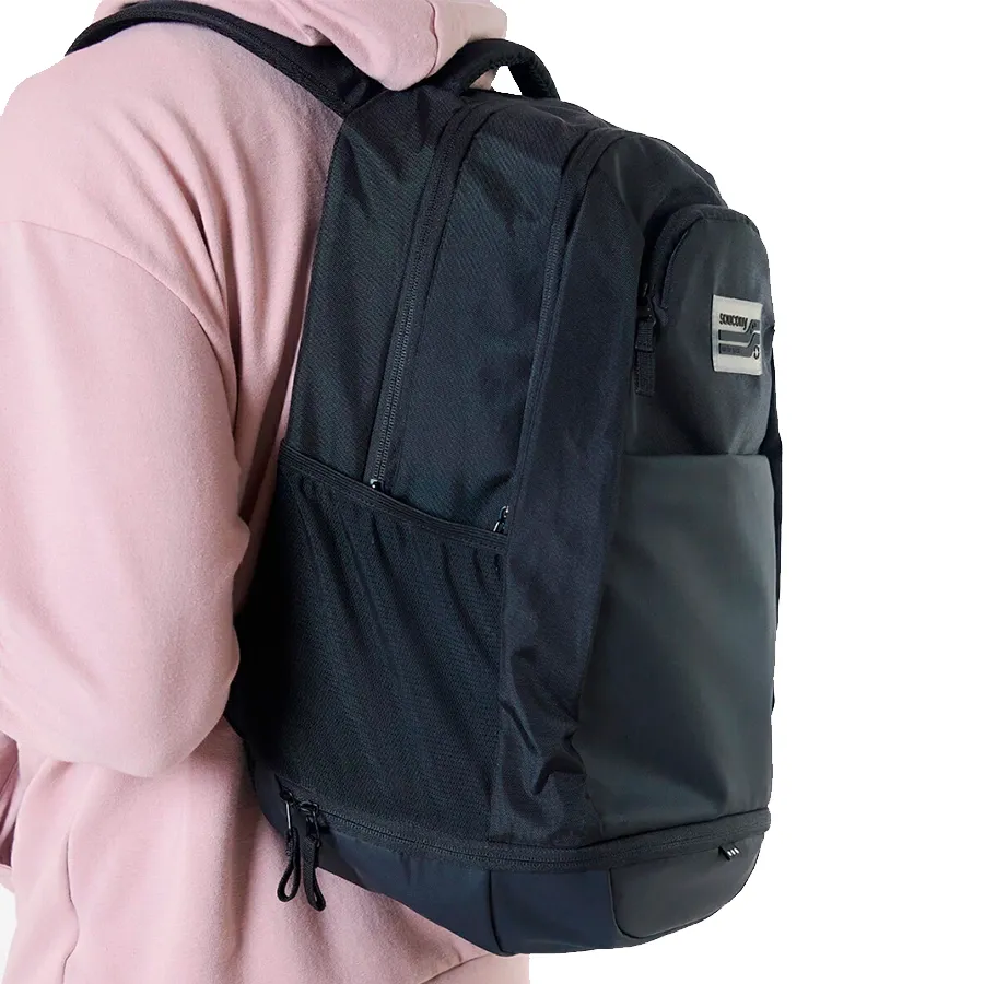 Imagen 2 de 5 de Mochila Saucony Hurricane 24Lt-NEGRO