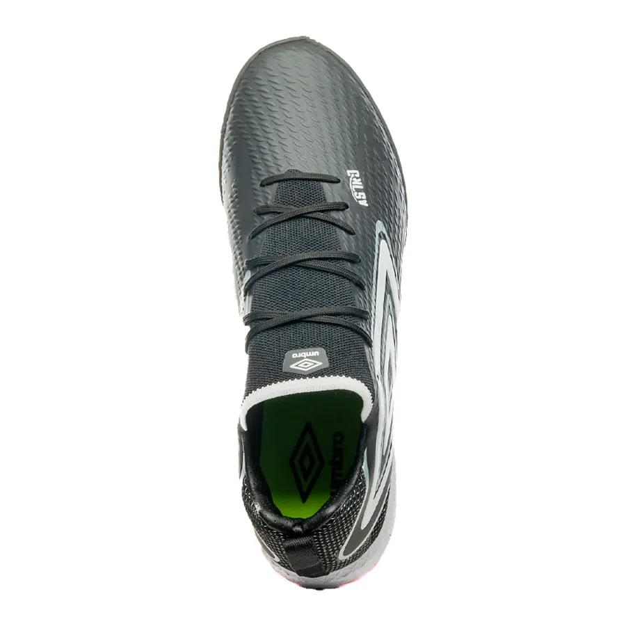 Imagen 3 de 5 de Botines Umbro Astro-NEGRO/BLANCO/CORAL