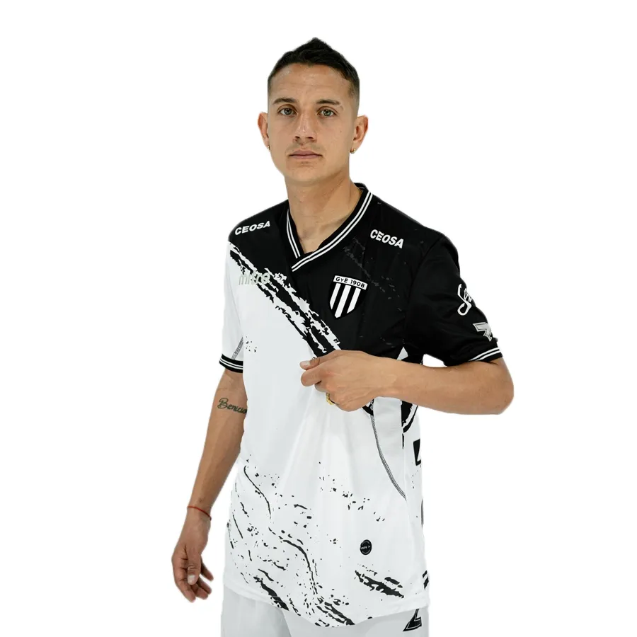Imagen 4 de 8 de Camiseta Mitre Alternativa Gimnasia y Esgrima 22-NEGRO/BLANCO