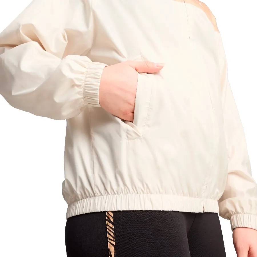 Imagen 4 de 5 de Campera Puma Essentials Relaxed Windbreaker-BEIGE/NUDE