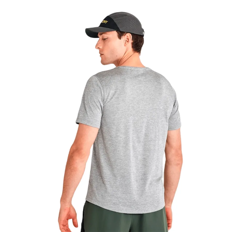 Imagen 1 de 4 de Remera Saucony Stopwatch Graphic-GRIS/NEGRO