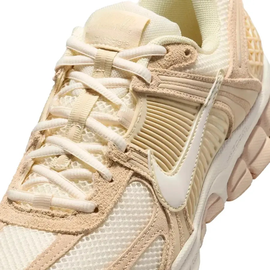Imagen 6 de 8 de Zapatillas Nike Vomero 5-BEIGE/BLANCO