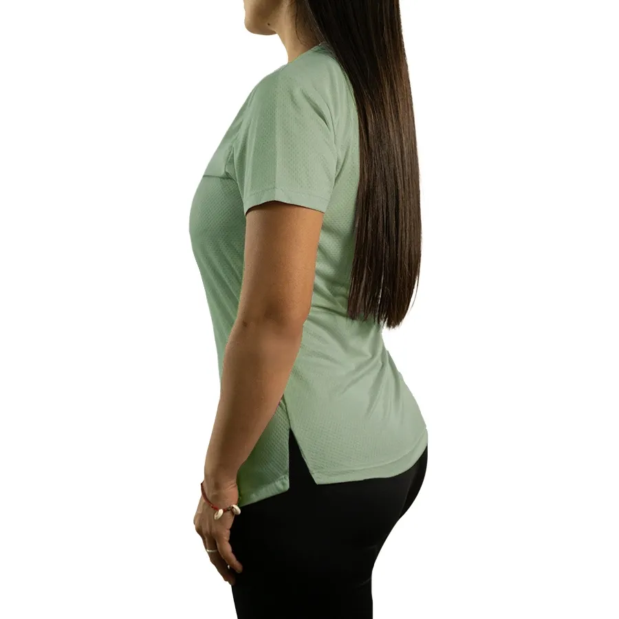 Imagen 1 de 4 de Remera Kamp Ultrarun con Recortes Laterales 25-VERDE