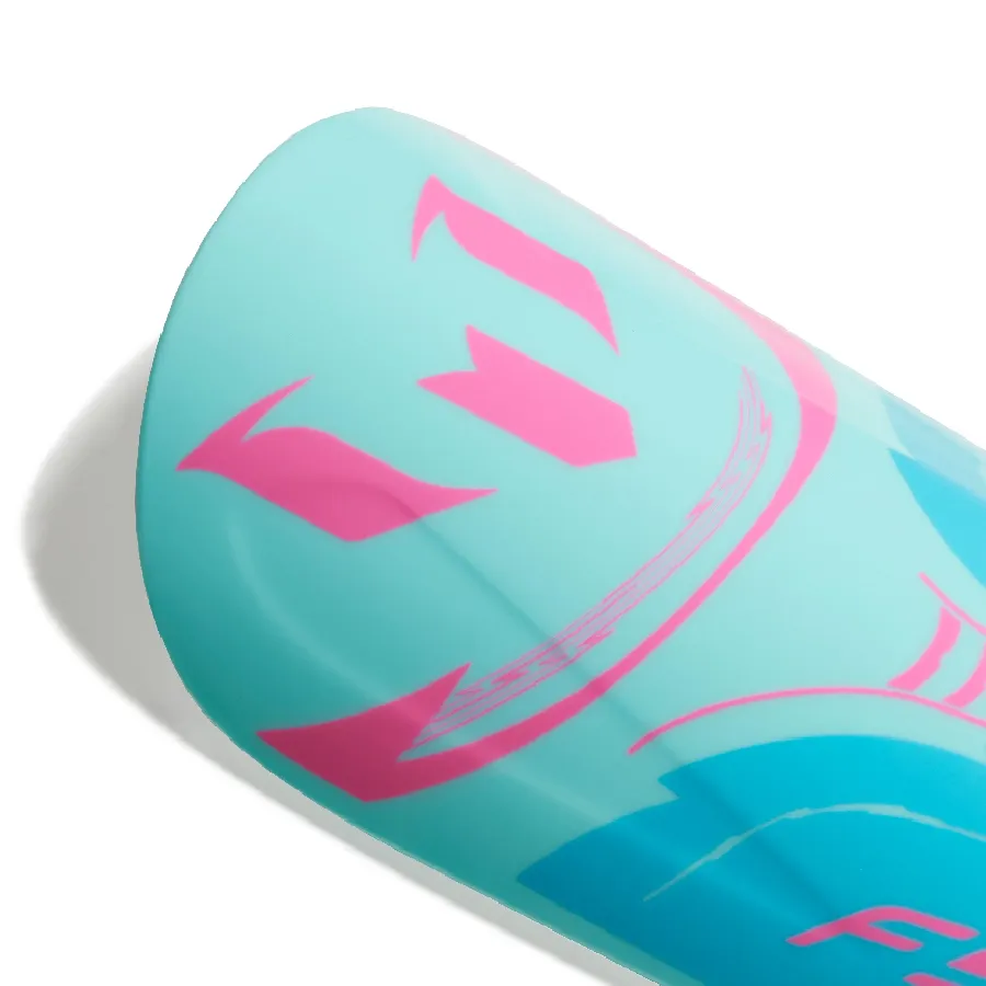 Imagen 1 de 3 de Canilleras adidas Club Messi-AQUA/ROSA FLUOR