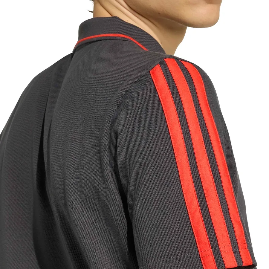 Imagen 3 de 5 de Remera adidas Dna Audi Revolut F1 Team-NEGRO/ROJO