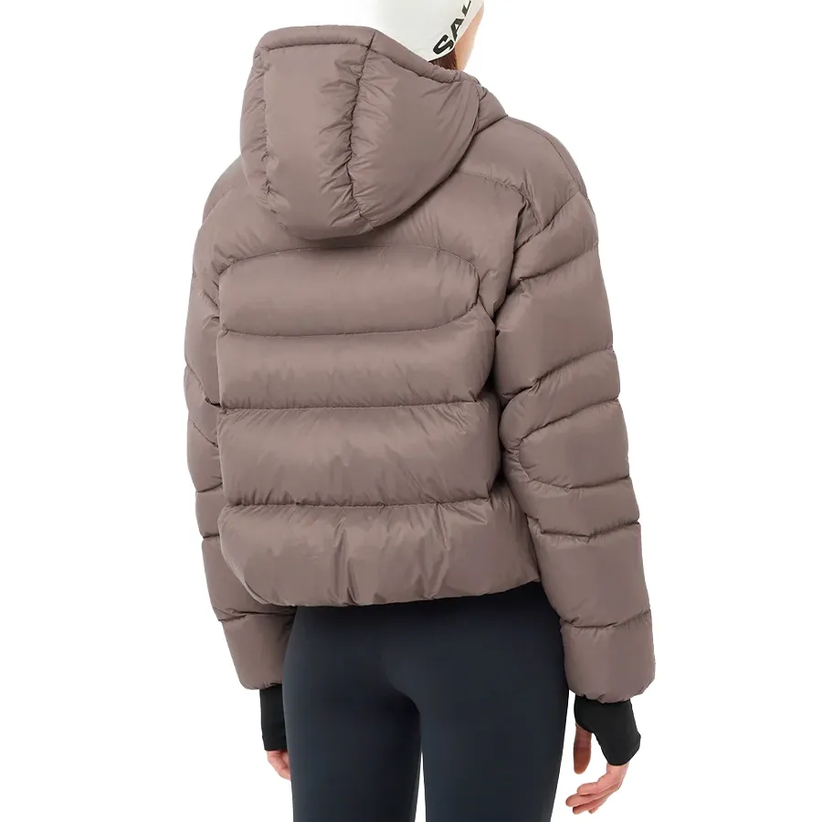 Imagen 1 de 8 de Campera Salomon Outline Nov Crop Down-GRIS/MARRON