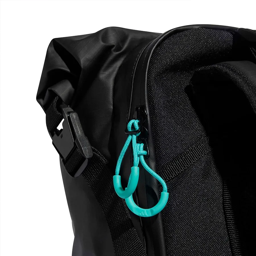 Imagen 3 de 4 de Mochila adidas Adaptive Packing System Mercedes - AMG PETRONAS F1 Team-NEGRO