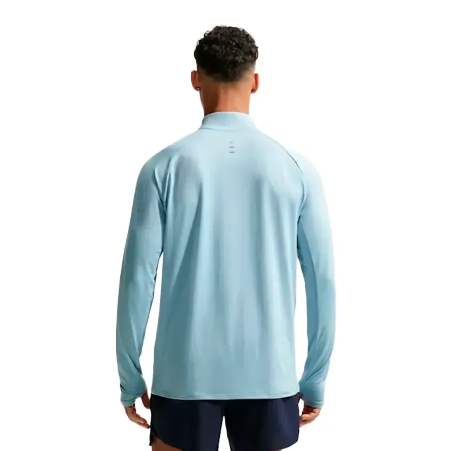 Imagen 1 de 5 de Remera Nike Stride-CELESTE