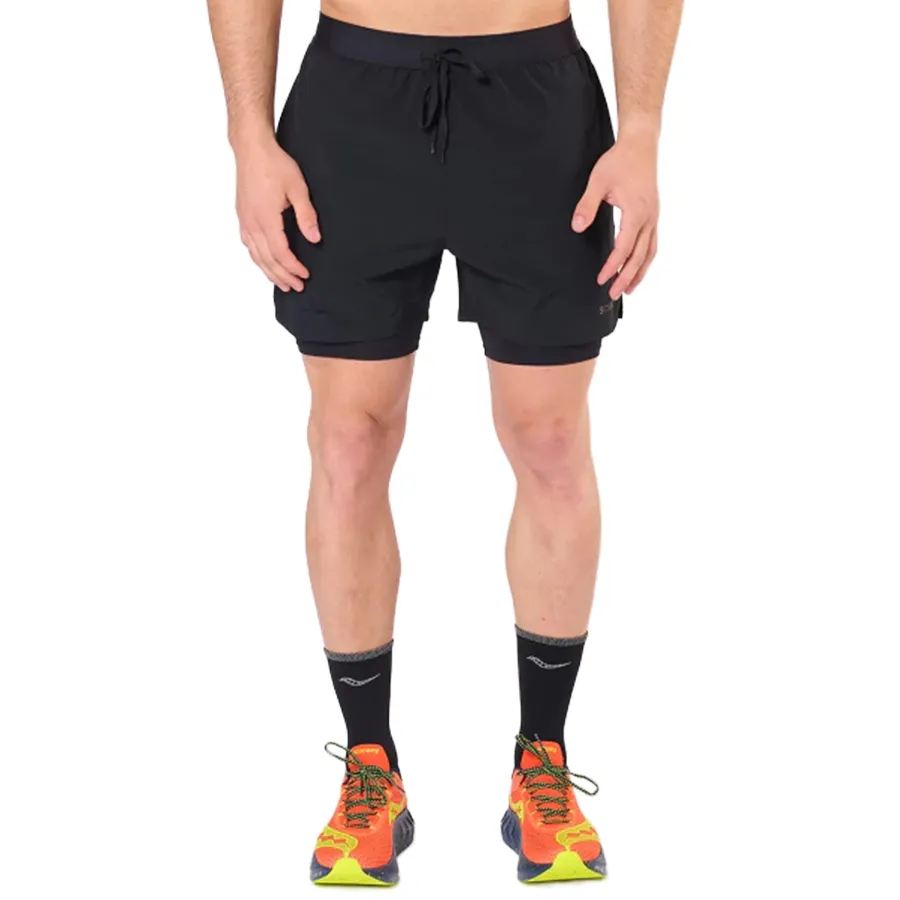 Imagen 0 de 6 de Shorts Saucony outpace 7"-NEGRO