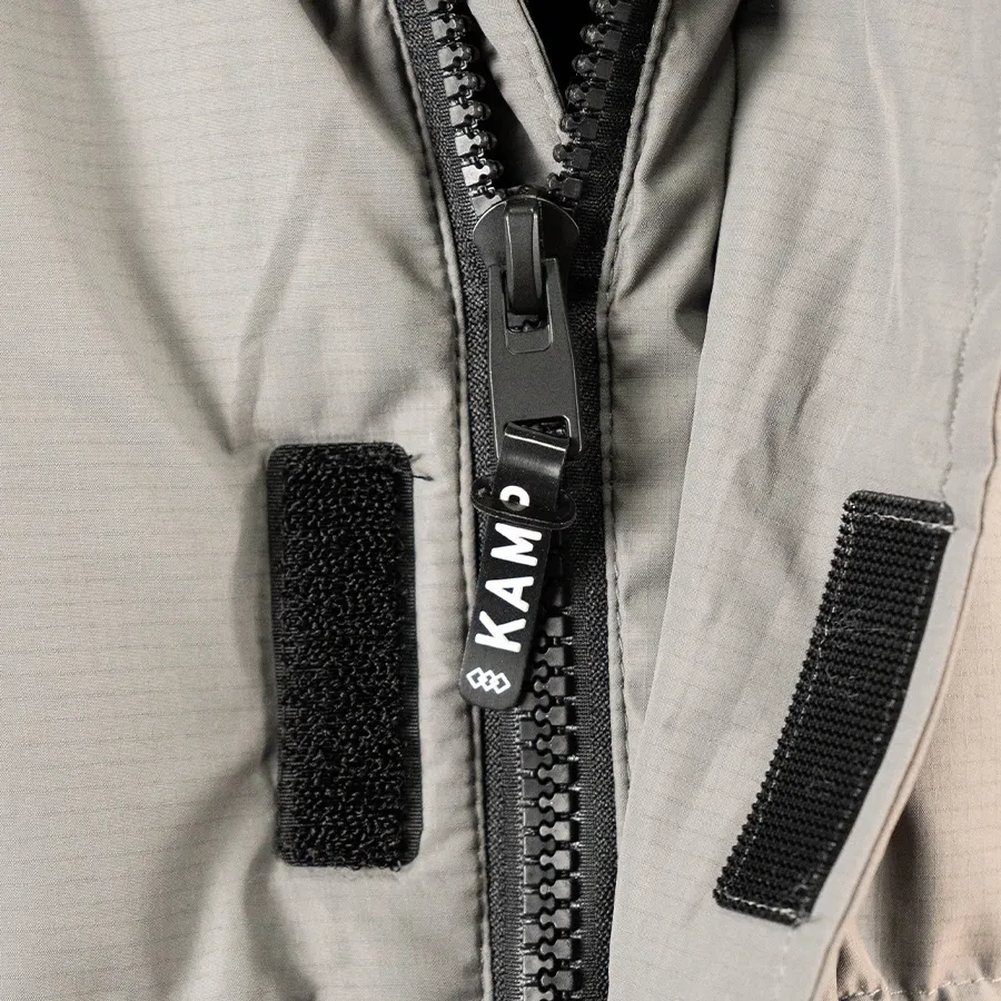 Imagen 3 de 8 de Campera Kamp Padding 25-GRIS/NEGRO