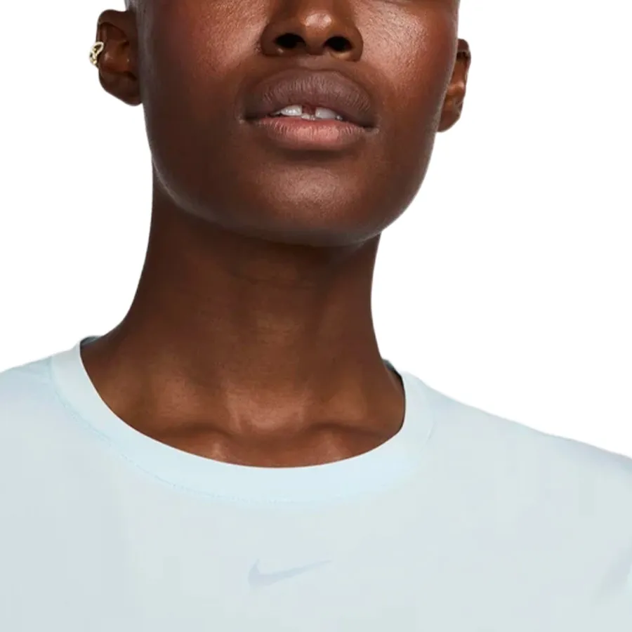 Imagen 2 de 4 de Remera Nike One Classic-AQUA