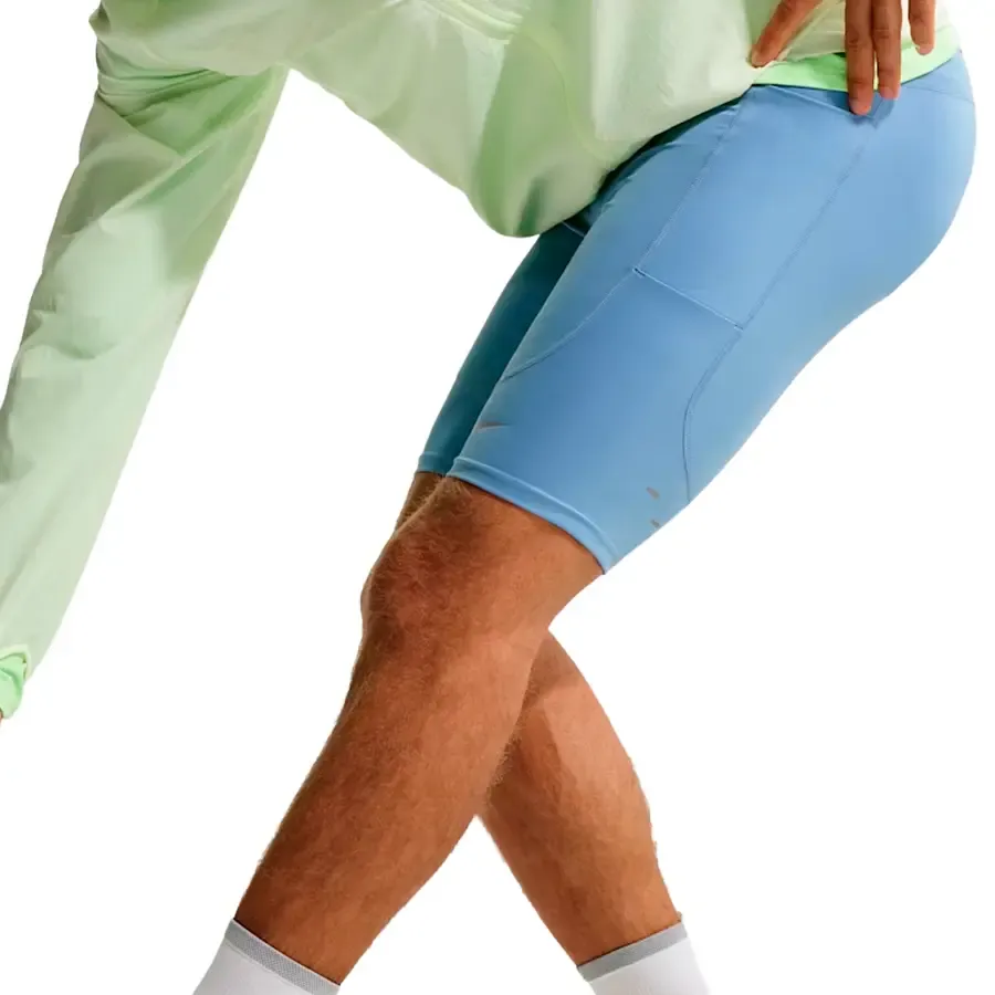 Imagen 5 de 6 de Calza Nike Stride Half Tight-CELESTE