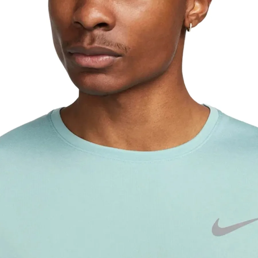 Imagen 2 de 4 de Remera Nike Miler-VERDE AGUA