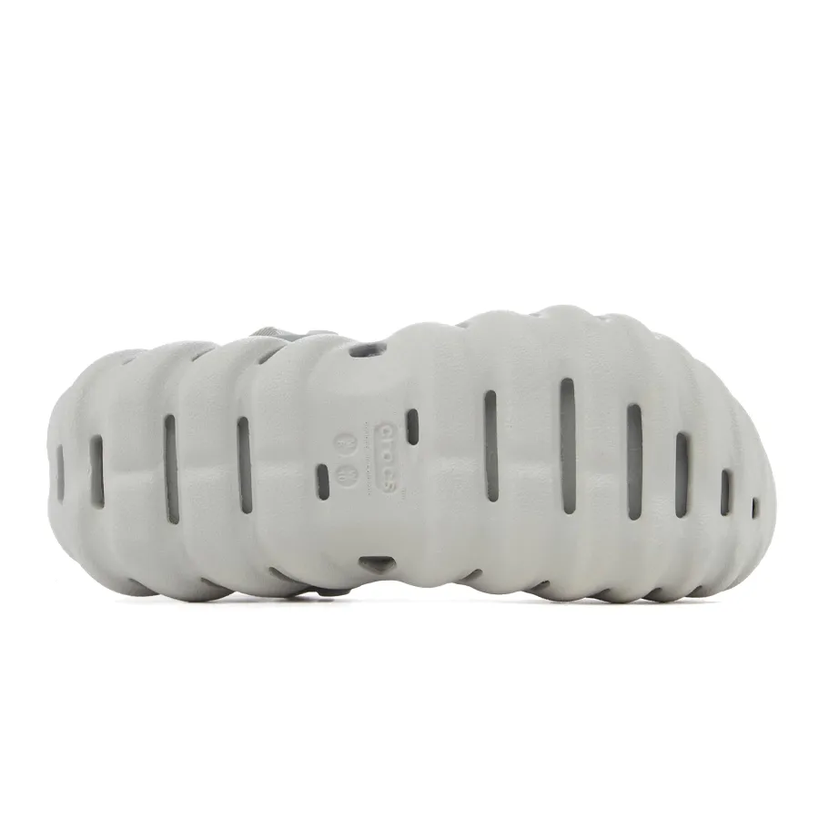 Imagen 4 de 7 de Sandalias Crocs Echo Clog-GRIS