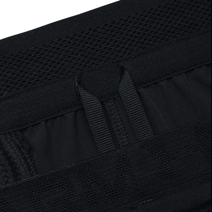 Imagen 3 de 4 de Shorts Under Armour Peak Woven-NEGRO