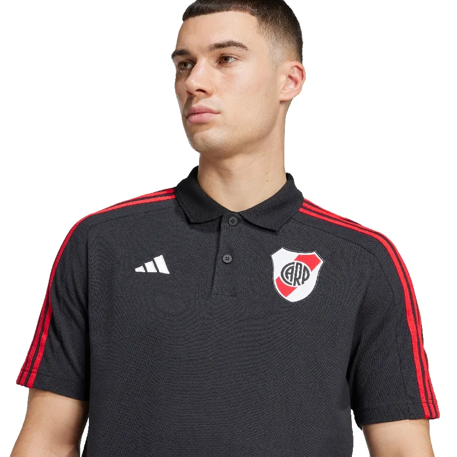 Imagen 4 de 6 de Remera adidas River Plate ADN Polo-NEGRO/ROJO
