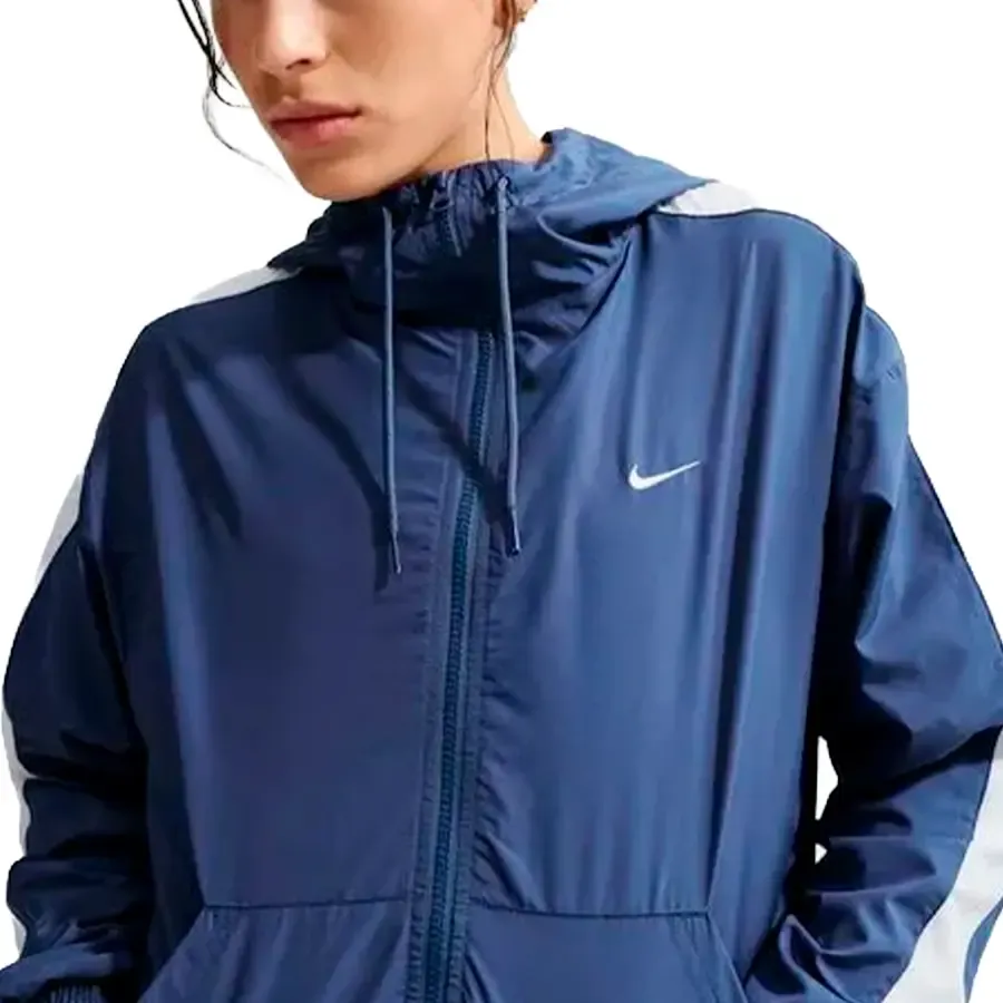 Imagen 2 de 4 de Campera Nike Sportswear Classic Wovens-MARINO