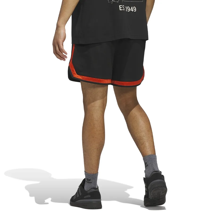 Imagen 1 de 5 de Shorts adidas originals Winter-NEGRO/NARANJA