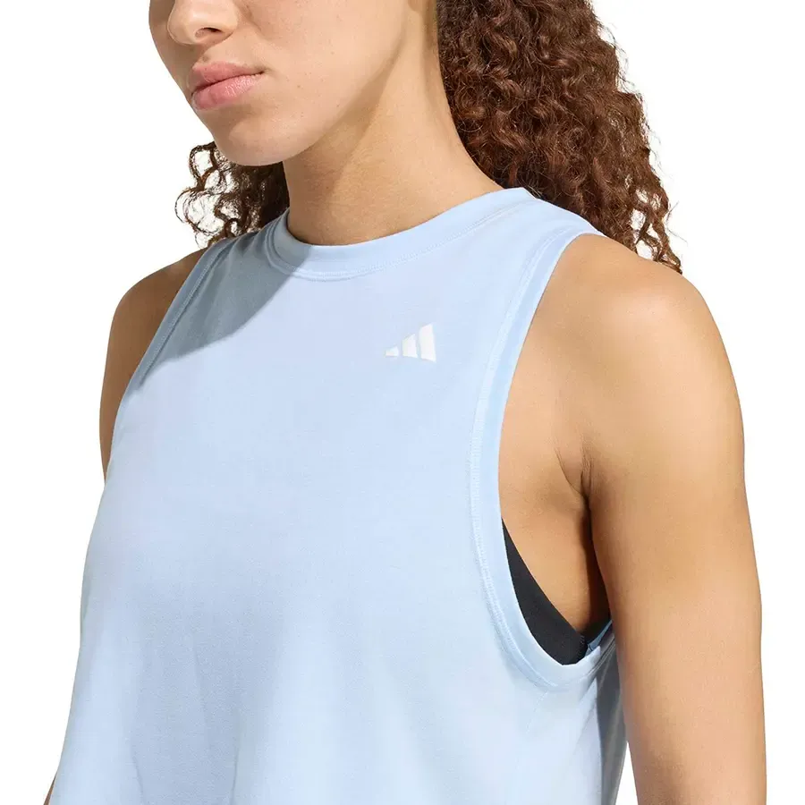 Imagen 3 de 5 de Musculosa adidas Training Essentials-CELESTE