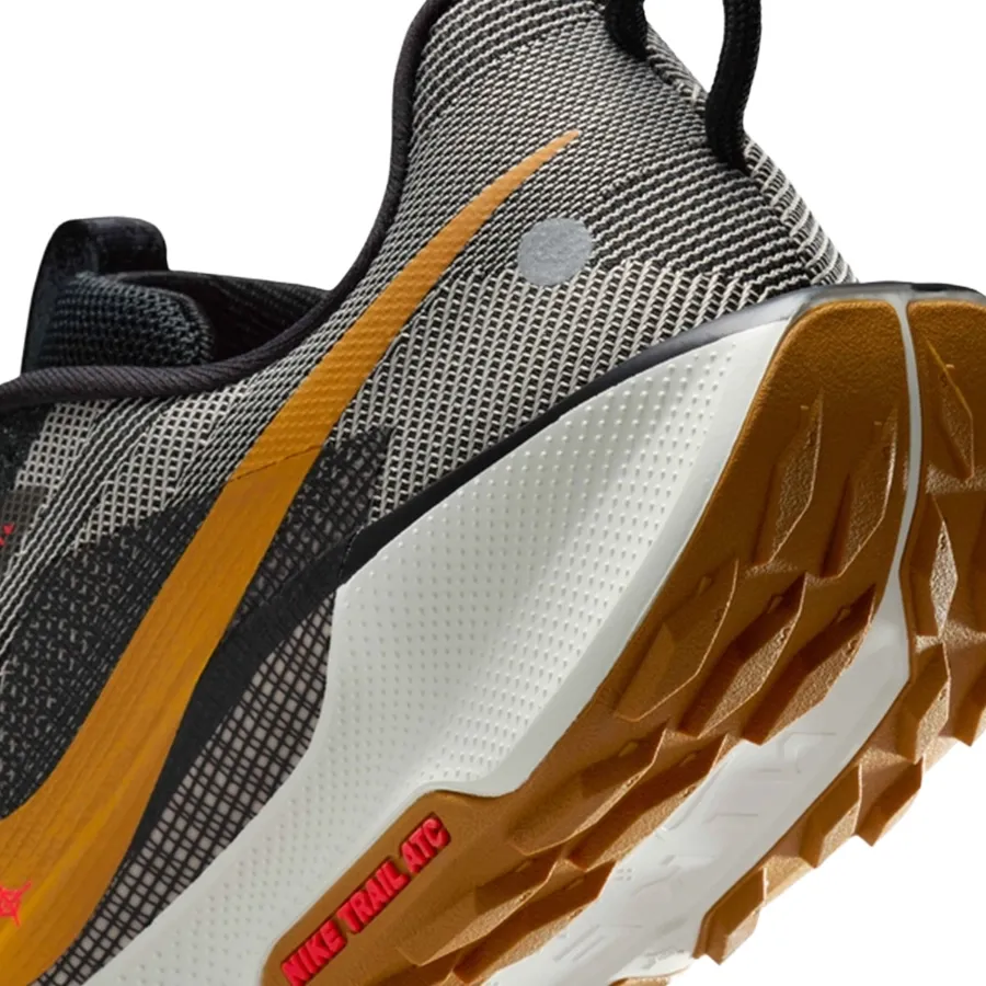 Imagen 6 de 7 de Zapatillas Nike Pegasus Trail 5-BLANCO/NEGRO/DORADO