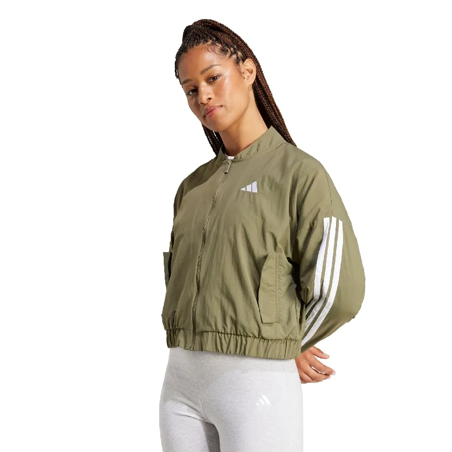 Imagen 0 de 4 de Campera adidas Bómber Lifestyle Essentials 3 Rayas-OLIVA/BLANCO