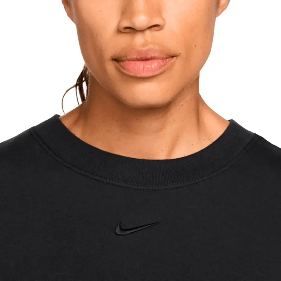 Imagen 5 de 6 de Remera Nike Swift-NEGRO