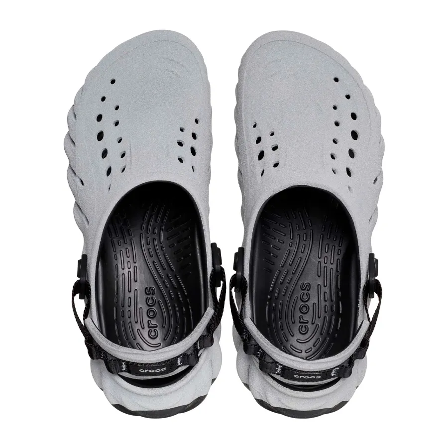 Imagen 3 de 5 de Sandalias Crocs Echo Reflective Clog-PLATA- NEGRO