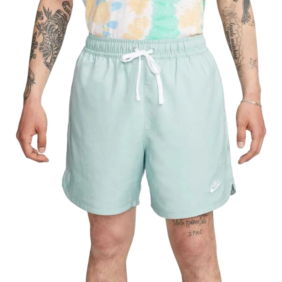 Imagen 0 de 5 de Short Nike Club Woven Lined Flow-VERDE AGUA