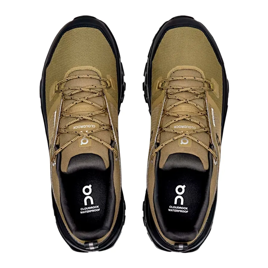 Imagen 3 de 5 de Zapatillas On Cloudrock Low Waterproof-VERDE OLIVA/NEGRO