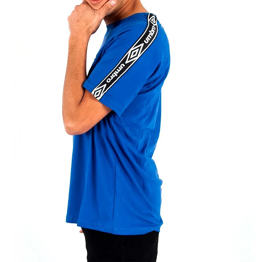 Imagen 2 de 4 de Remera Umbro Galon-AZUL/BLANCO