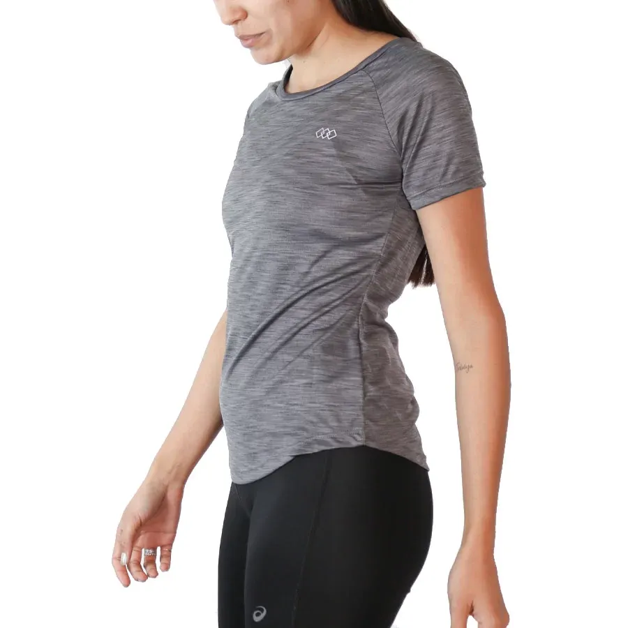 Imagen 1 de 5 de Remera Kamp Lagertha-GRIS