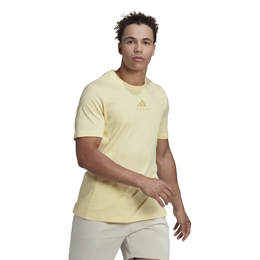 Imagen 1 de 6 de Remera adidas Studio Lounge-AMARILLO