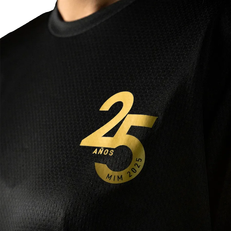 Imagen 3 de 6 de Remera Asics Mim Conmemorativa 25-NEGRO