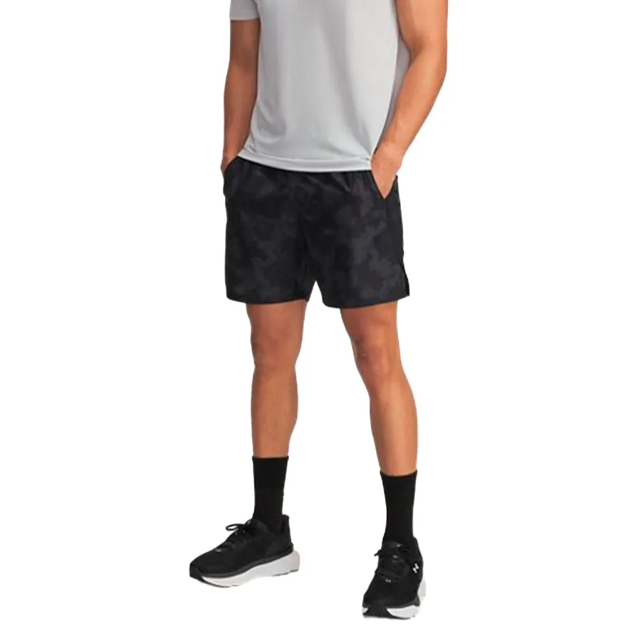 Imagen 0 de 3 de Short Under Armour Launch 7" Print-CAMUFLADO/NEGRO