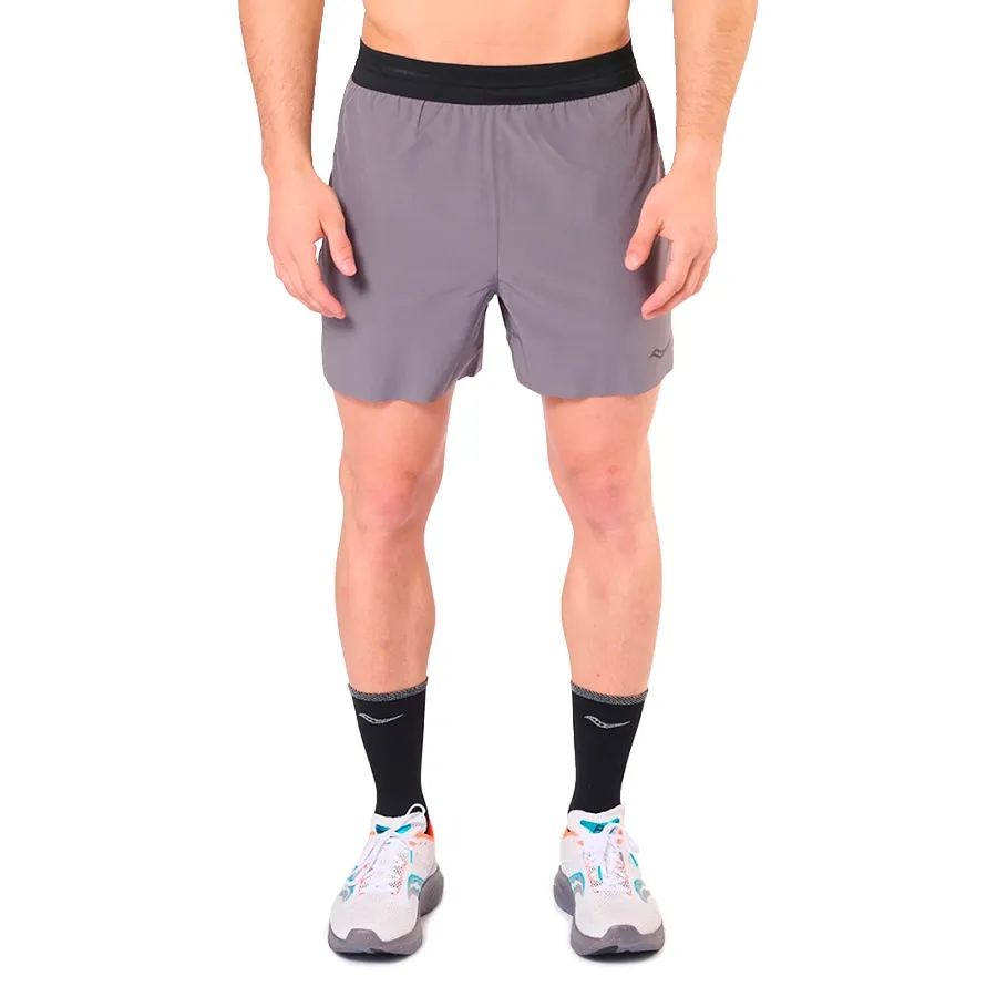 Imagen 0 de 4 de Shorts Saucony Kinvara 5"-GRIS