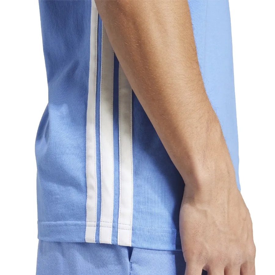Imagen 4 de 5 de Remera adidas Essentials Single Jersey 3 Stripes-CELESTE