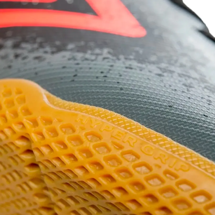 Imagen 5 de 7 de Botines Umbro Sala Cosmic In-GRAFITO/CORAL/NEGRO