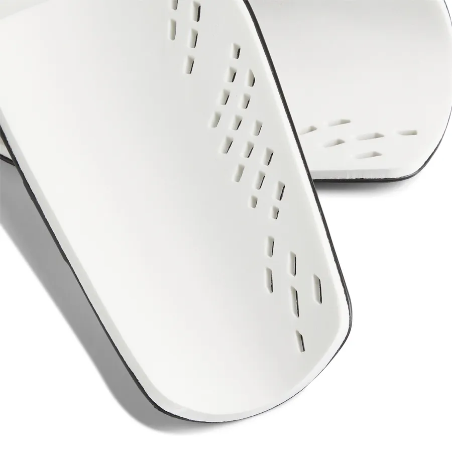 Imagen 2 de 3 de Canilleras adidas Tiro Sg Clb-NEGRO/DORADO